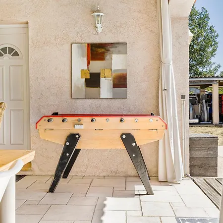 Provence: Spacious Family Retreat With Fitness Center Villa