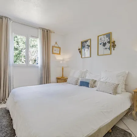 Provence: Spacious Family Retreat With Fitness Center Villa *