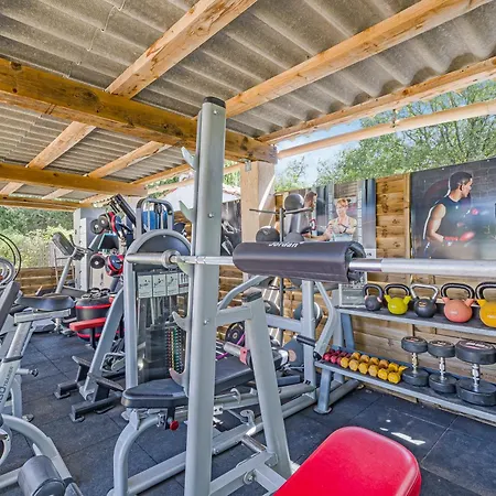 Villa Provence: Spacious Family Retreat With Fitness Center *